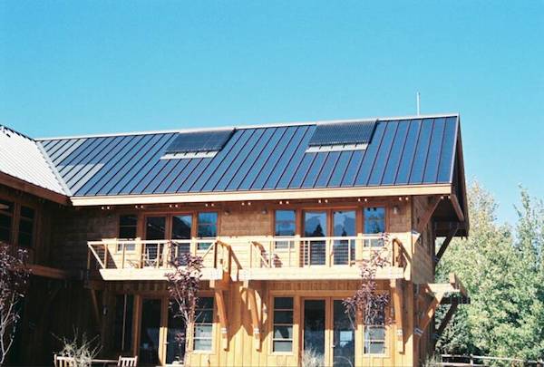 dachowki-solarne-fotowoltaiczne-panele-w-dachowkach-pokryciu-dachu-elewacja-solarna-11